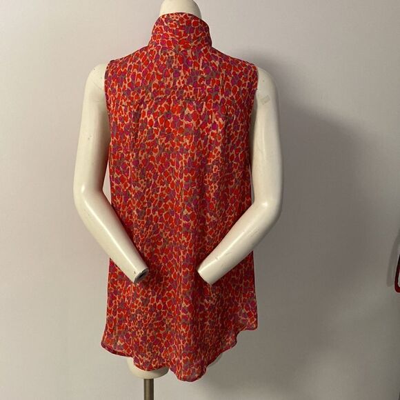 Cabi Sleeveless Collared Button Down Red Blouse Hearbreaker - Picture 3 of 4
